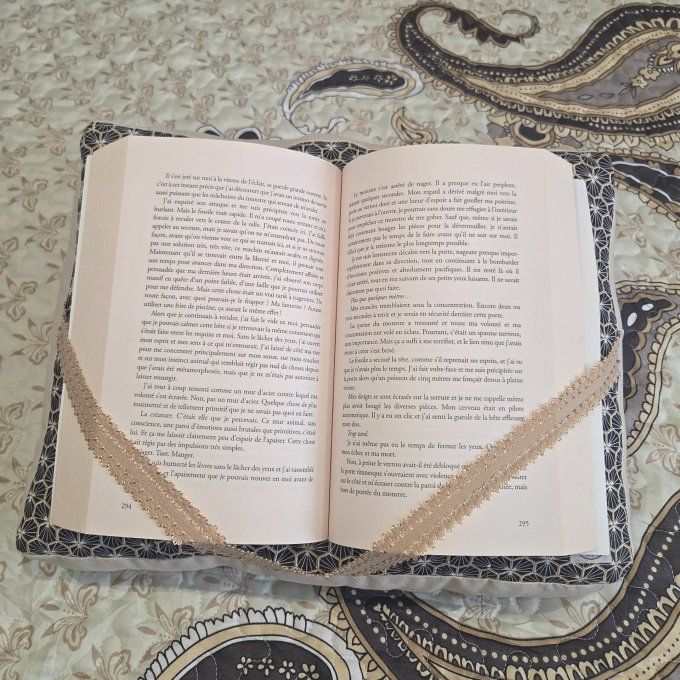 coussin de lecture "chapitre doré"