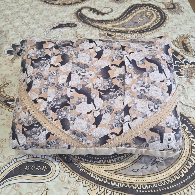 coussin de lecture " patte de velours"