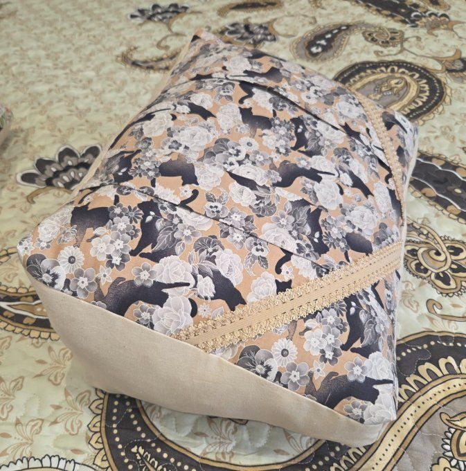 coussin de lecture " patte de velours"